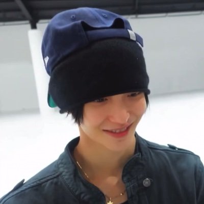 allllqmflwm's profile picture. flowing