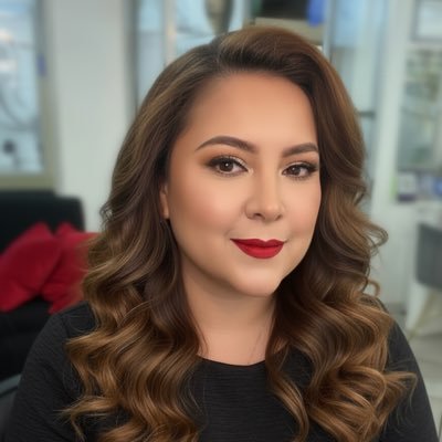 avvelasquez's profile picture. HUMANA. SIMPLE SER. Docente - Investigadora de Comunicación @utpl #MarcaPersonal #AudienciasDigitales #Influencers #AlfabetizaciónMediática #PensamientoCrítico