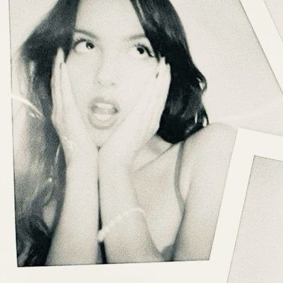 camrslly's profile picture. 📖: como se vingar do seu ex | gosto de romances, fantasias e thrillers.