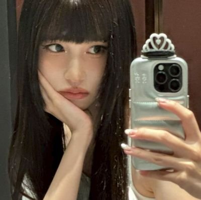 moumyina's profile picture. English ⠀∕ ⠀The gentle echo of the evening breeze.