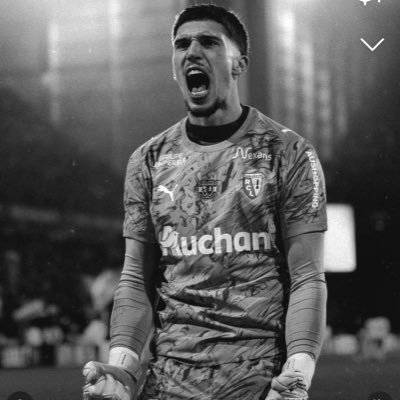 cmoiflooo's profile picture. 𝟏𝟗𝟎𝟔•🤛🏽