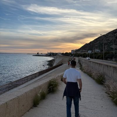 00Gonzalozc's profile picture. Graduado en Ciencias Políticas. Máster en Teoría Política y Cultura Democrática. Realizando una tesis sobre la Europa de entreguerras.