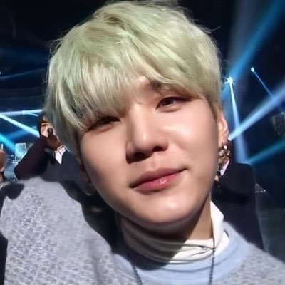 junieislivid's profile picture. lole