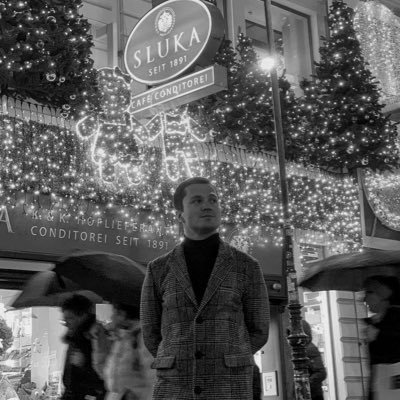 abottle_of_wine's profile picture. Амбассадор пісень капслоком 🎤🇺🇦🇺🇦🖤 #укртві https://t.co/o5OajIX0MQ