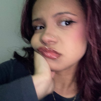 p4gswith_agnis's profile picture. os livros foram meu primeiro amor