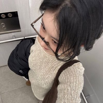 istillfeeltsame's profile picture. fingindo estudar | psicologia (2/10)