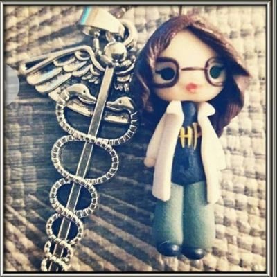 mentepolemica25's profile picture. ... Silenzio... Sto guardando la luna,il mare,le stelle. 🌠🌙🌊