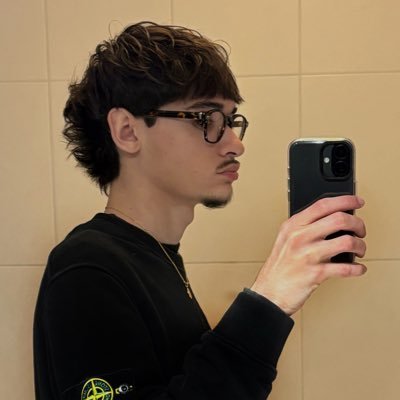 Theos_lz's profile picture. 21 @realmadrid 👑  6’2