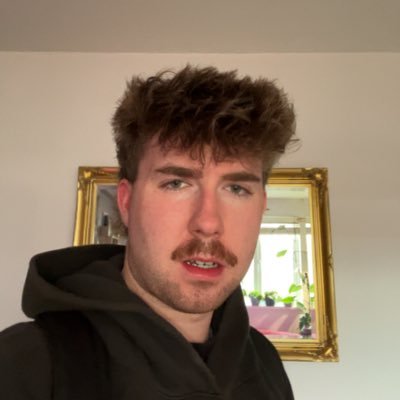 tentillforever's profile picture. i can’t read