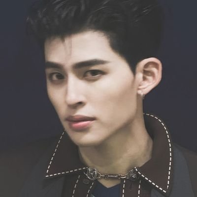 Nmravit's profile picture. They say boys from Oldtown never fall, but Serynth proved them wrong the moment I met @uPhuwin. #SABi (2001)