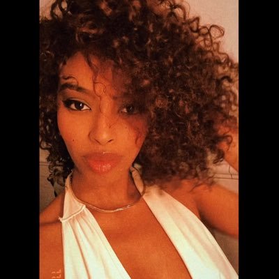 rayadaplaya's profile picture. modern day dionysus. carpe diem 🫵🏽. landing strip connoisseur.