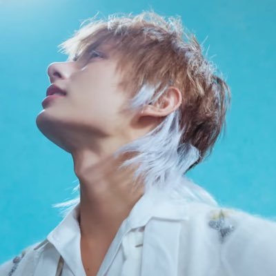 cathuui's profile picture. No me deshago de mis demonios porque mis ángeles también podrían huir