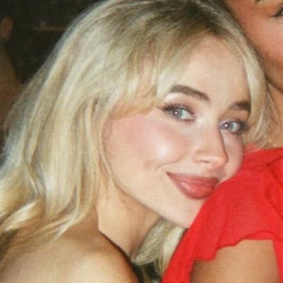 lalisaliv's profile picture. love when happy hour comes at ten am o’clock on a tuesday