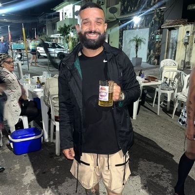 P0RTUGA06's profile picture. O homem troca de casa, carro e religião. Troca de mulher, troca até de coração. Só não troca de time. O homem nasce, vive e morre @Flamengo