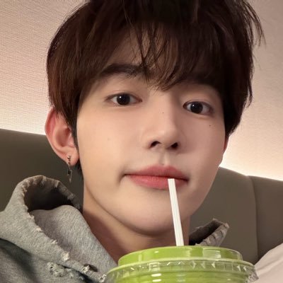 fvow3's profile picture. 