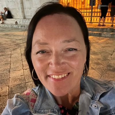 rorevin's profile picture. Glad og full av latter. Bakgårdsramp. 🤭Underfundig skråblikk på grå hverdagsting. Alle er pene. ❤️ #SkapMinner #MakeMemories