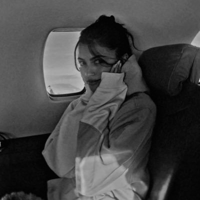 emptyfulls's profile picture. 𝘗𝘳𝘦𝘵𝘵𝘺 𝘧𝘢𝘤𝘦, 𝘱𝘳𝘦𝘵𝘵𝘺 𝘵𝘦𝘮𝘱𝘵𝘪𝘯𝘨