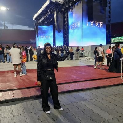 ElianeM48517667's profile picture. Profissão - atuando na área de eventos: orientação ao público,
empulseramento,
leitura de ingressos e controle de acesso...💪obs: 
Amo a banda Nenhum de Nós♡ ❤️