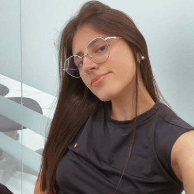 poetsrafa's profile picture. quase cirurgiã dentista, sofro por futebol, amo taylor swift e tento jogar uns jogos. PSN ID: rschevenin