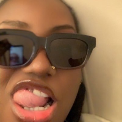 TheOi2a's profile picture. SMM| Virtual Assistant by day 📅 |Elegant Nerd in a digital world 👩🏾‍💻| Perfume Merchant @envogue_theperfumeshop on ig |