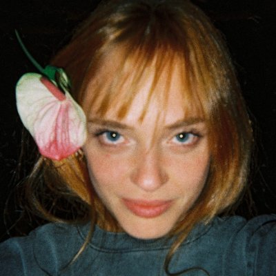 SabrinaReboll's profile picture. léeme entre líneas