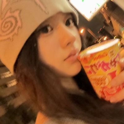 ther4phee's profile picture. get behind me @enhypen @illit_twt & @cortis_bighit  i'll protect u