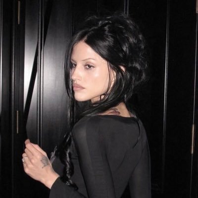 supersourraina's profile picture. ⠀ 𑣲 14 𝄞 ⠀shtwt⠀ edtwt 𓈒⠀🪽 #fashiontwt ⠀ ⠀ ⠀ ⠀ ⠀ *✲☆⋆(˘ᴗ˘)⠀#marauderstwt⠀♡⠀#dogman