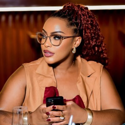 queeen_minah's profile picture. Pro Make up Artist🇹🇿| Beauty influencer| Super Mom| DM For bookings & Inquiries +255676335537 ➡️Instagram: @minahs_beauty_studio #glammedbyqueeenminah