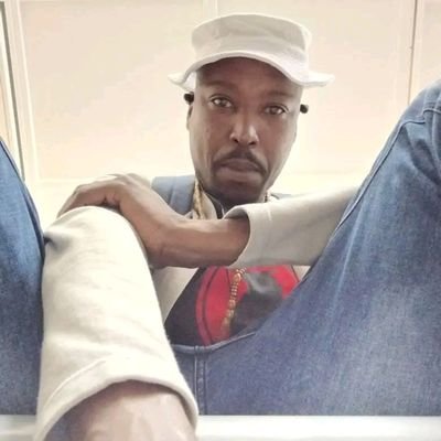 MafutsoMkhovu's profile picture. You will never reach ur destination if you stop and throw stone at every Dog 🐕 dts barks 🗣
#BabyPolice 🫡