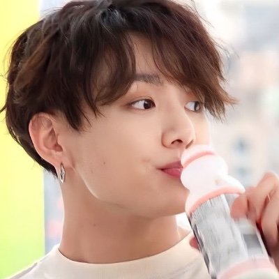 junilunalala's profile picture. '98 | she/her . Minors DNI. ⋆｡°✩ Ná déan dearmad ar do dhaonnacht  🇵🇸