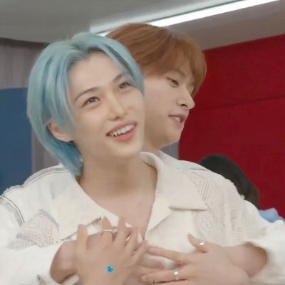 sullminlix_26's profile picture. #straykids #nmixx 
love my two cats 🐈🐈‍⬛