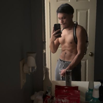 fittedjuanito's profile picture. ariana enthusiast