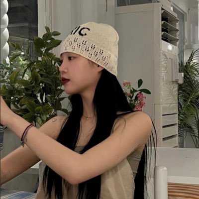 akababelas's profile picture. 22🧸||She/Her ₊˚⊹☆ INFP ₊˚⊹☆ ARIANATOR^🩷🫧stay🌌💙 moomoo💫💚 MY☆💟 midzy🌺💗 NEVIE💜❤️‍🩹 wav📱🩵 SEOTANG🦋🍒 eyekon🐈‍⬛🍸 dayone🖤🩶once🍭💘 ehngdu🍏(🐰💘)