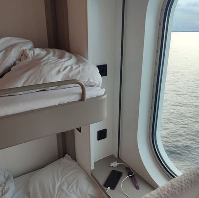 ValenziaTy59521's profile picture. finally i just created a private page recently because i wanted to put an end to people and also the importers claiming to be me, don't be scammed okay.