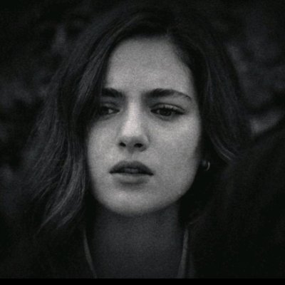 esra1567998's profile picture. Kadere de aşk olsun yazdı kavuşturmadı...