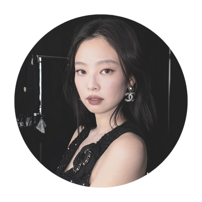 Jenied's profile picture. ⠀ ⠀𝗝 . 𝟭𝟵𝟵𝟲⠀: ⠀ “𝖯𝖾𝖾𝗋𝗅𝖾𝗌𝗌, 𝗯𝗼𝗹𝗱𝗹𝘆 𝖾𝗇𝖼𝗁𝖺𝗇𝗍𝗌.”