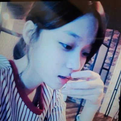 jeongmi21's profile picture. mina