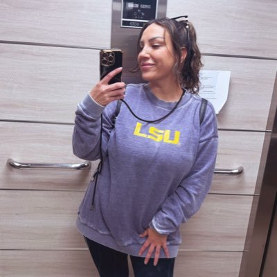 bayouBOMBSHELL1's profile picture. Spanish instructor. Twitch streamer. Moved from Louisiana to SPAIN in fall 2022 :) IG- @bayoubombshell1