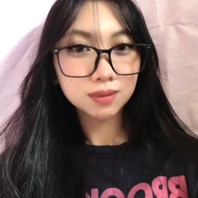 pearlillyy's profile picture. go away po