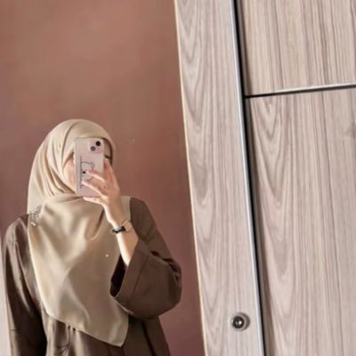 gulaaaaabatu's profile picture. writing my thoughts ☁️ best friend latté