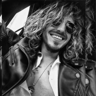 vlkn_zgn's profile picture. “Göründüğüm kadar değilim, hissettirdiğim kadarım.” 🌙 İstanbul | 🎧 sade | ☕ Americano | 📸 https://t.co/7yMoQ2gqg6