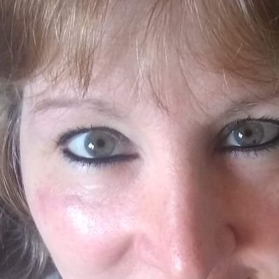 LoveKelly1982's profile picture. I love: my babies ( 30 & 33), my British soulmate husband, books, poetry, AC/DC, tacos, cupcakes, the rain. 🍂 🍁 🧡 🥂 🦃 🥧