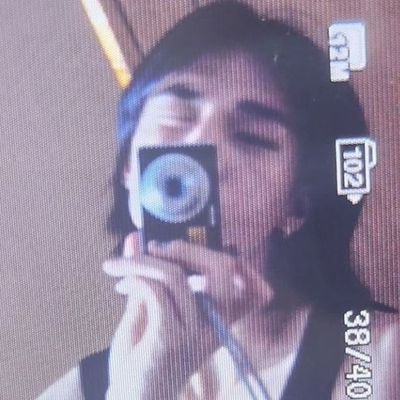 lehyunjinista's profile picture. o hyunjin, niki eo hoseok assistindo bistecone cmg