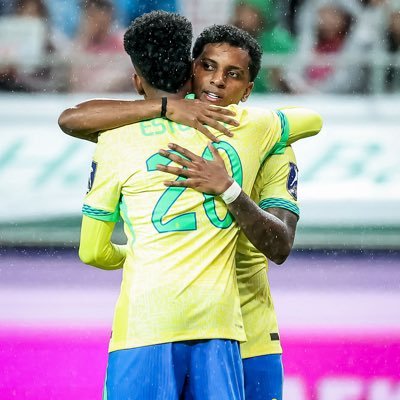 Bradlex93_r's profile picture. @Benzema mon frère ❤️🐐CR7 et Messi 🐐 tonton Modric meilleur milieu de tt les temps Bellingham Rodrygo🩸Mbappé Valverde et Vinicius futur 🐐 @WWERomanReigns 🐐