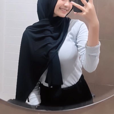 rraracutiiess's profile picture. @araaasextapes  only sell private content 🐬