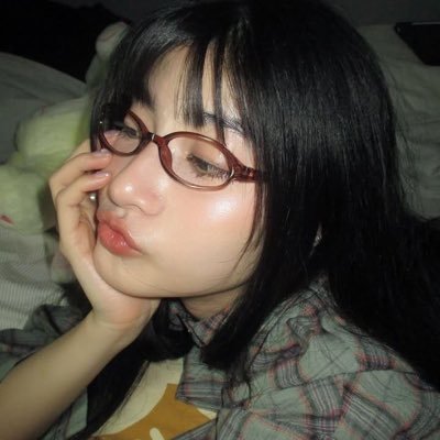 marietw28's profile picture. it's tattered. it's broken. but it's mine. @inthetardis28 https://t.co/jyw6cooo7h