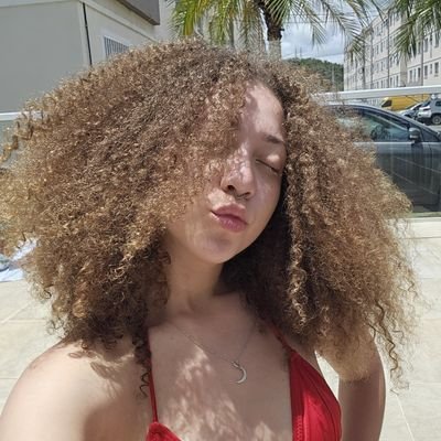 LuanyCarvalho02's profile picture. 2001 
 🏳️‍🌈