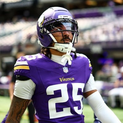 YoungLeaf24's profile picture. 