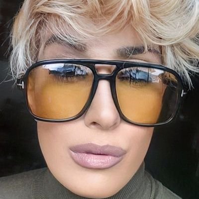 Thalunya's profile picture. Tra l’abisso e la luna: è lì che mi troverai. 🌙🌊
I DM li ho persi in mare 🌊 

(niente messaggi privati)
🚫✉️