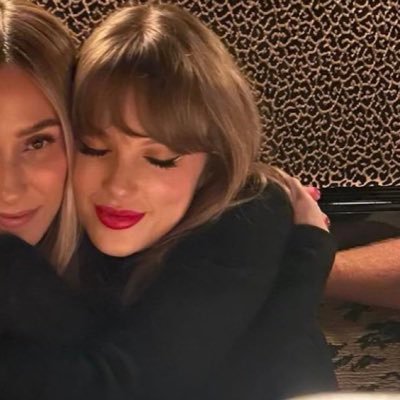 dropsofaninkpen's profile picture. blabbering about 2 blonde girls & 1 brunette